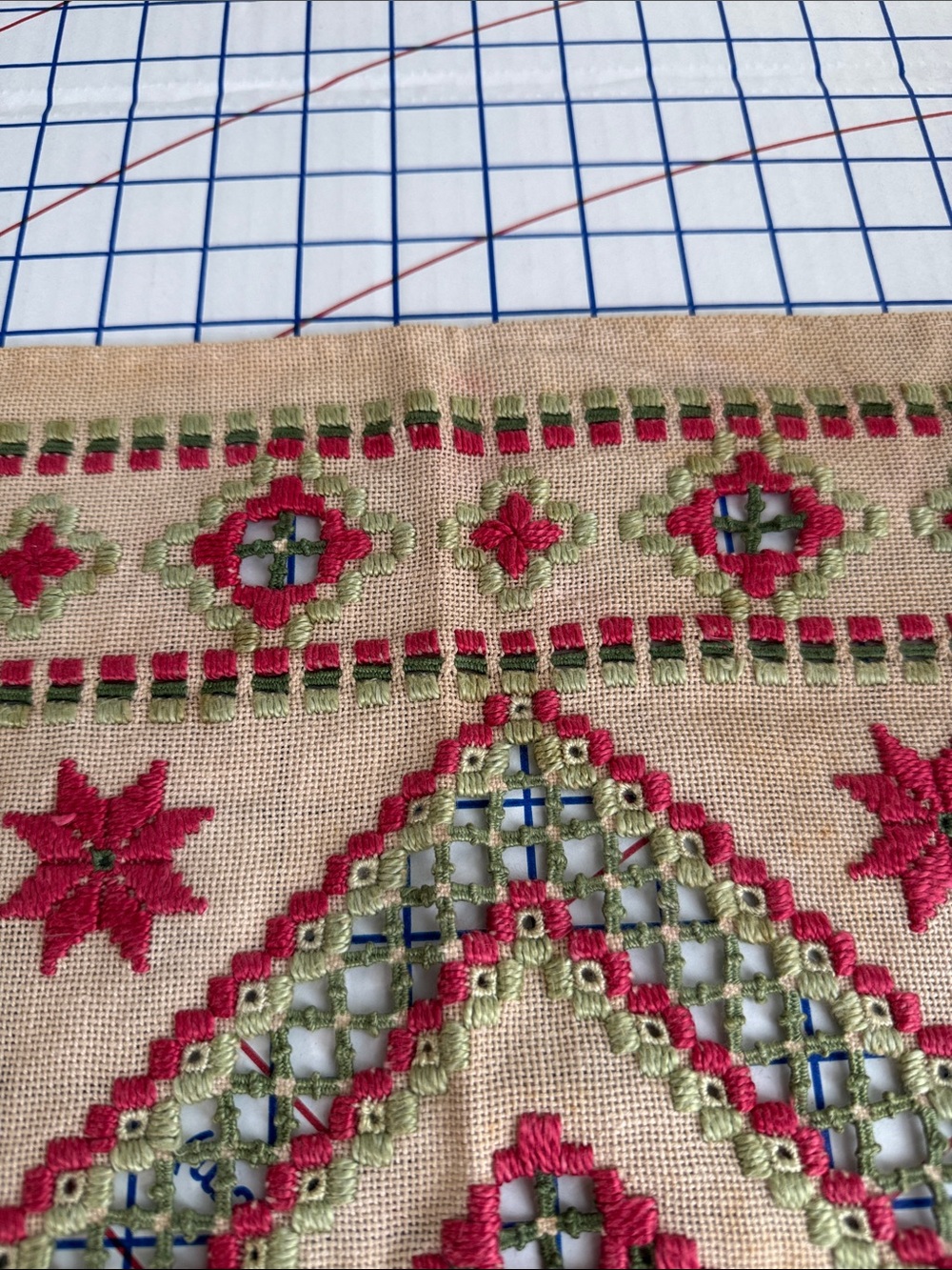 Vintage Hand Embroidered Drawn Thread Hardanger Style Table Topper 18” Square - Picture 8 of 15